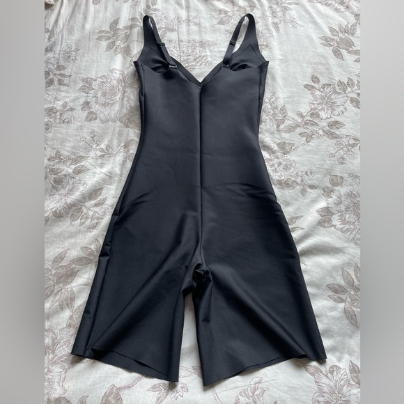 SKIMS Core Sculpt Mid Thigh Bodysuit Shorts XL Black Shapewear Smoothing Classic - Picture 5 of 10